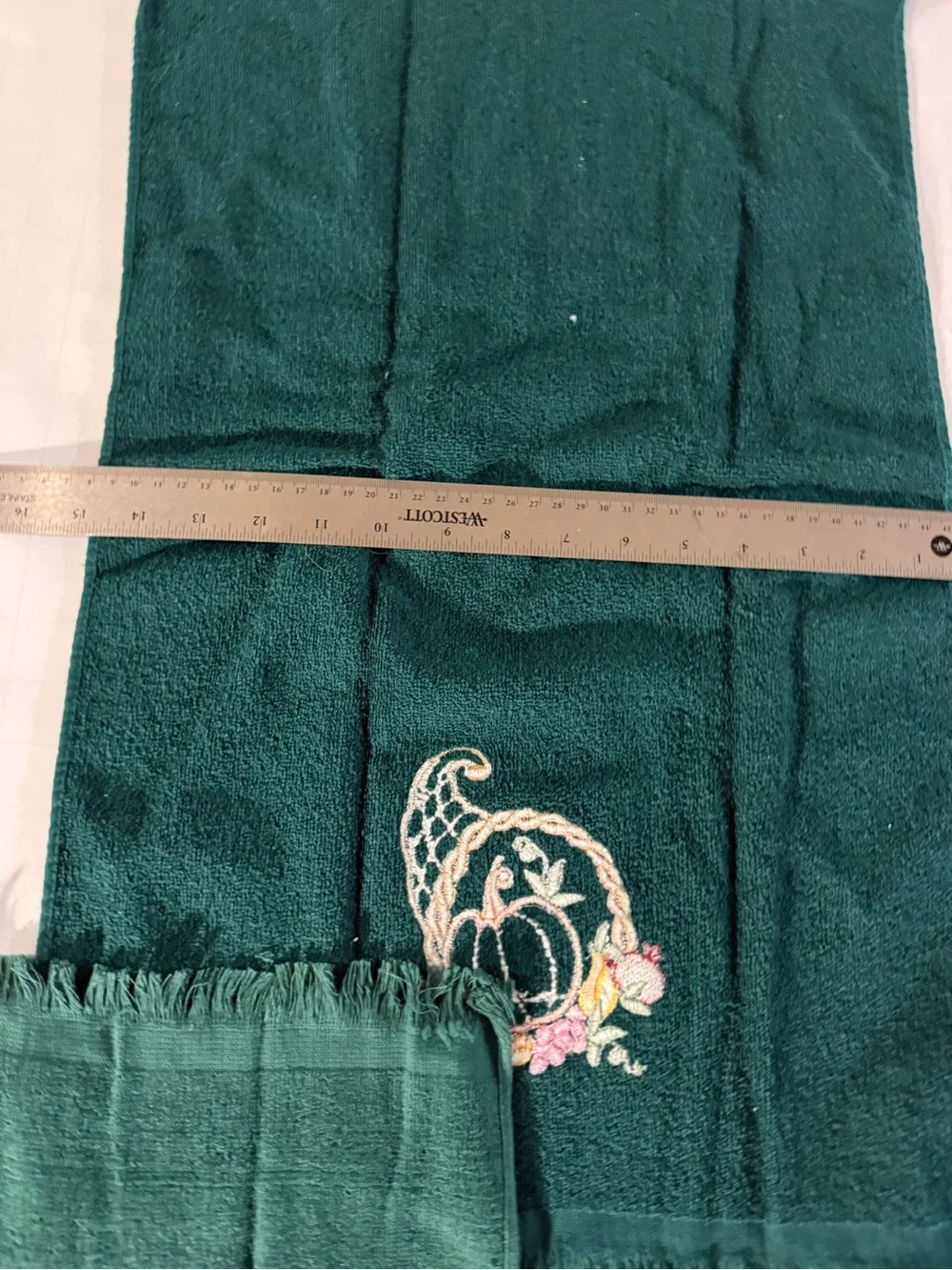 Vtg set of 3 Embroidered Fall Hand and Fingertip Towel Set - Green & Cream